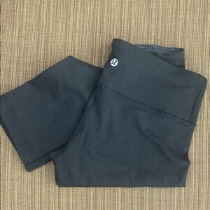 lululemon athletica Women’s 6 Capri black leggings